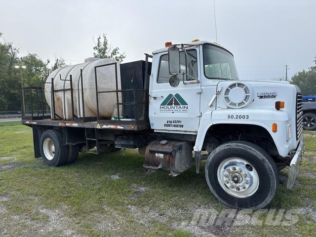 Ford LNT8000 Cisternové vozy