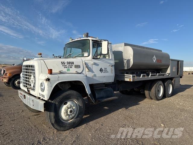 Ford LT8000 Cisternové vozy