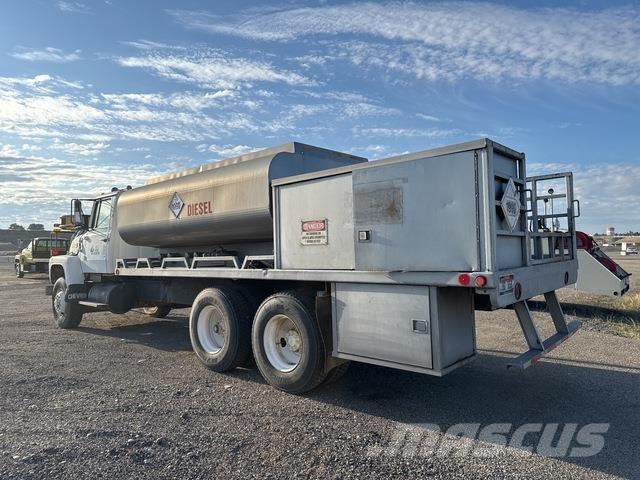 Ford LT8000 Cisternové vozy