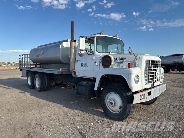Ford LT8000 Cisternové vozy