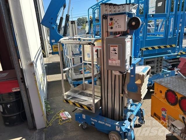 Genie AWP-30S Vertikální sloupové výtahy
