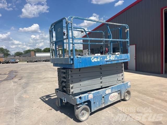 Genie GS-4047 Nůžková zvedací plošina