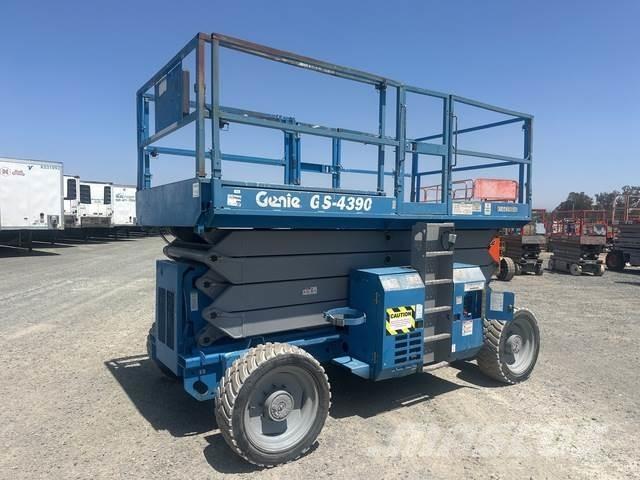 Genie GS-4390 Nůžková zvedací plošina
