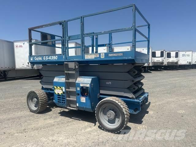 Genie GS-4390 Nůžková zvedací plošina