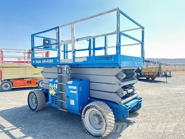 Genie GS-4390 Nůžková zvedací plošina