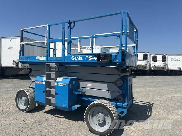 Genie GS-4390 Nůžková zvedací plošina