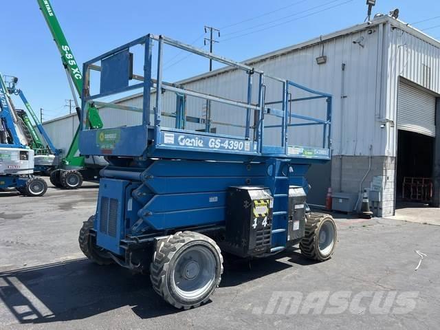 Genie GS-4390 Nůžková zvedací plošina