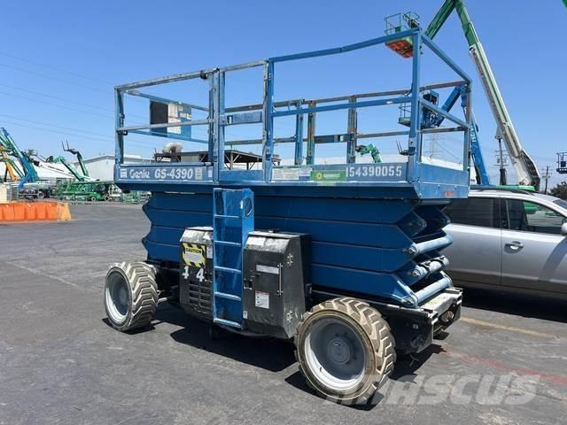 Genie GS-4390 Nůžková zvedací plošina