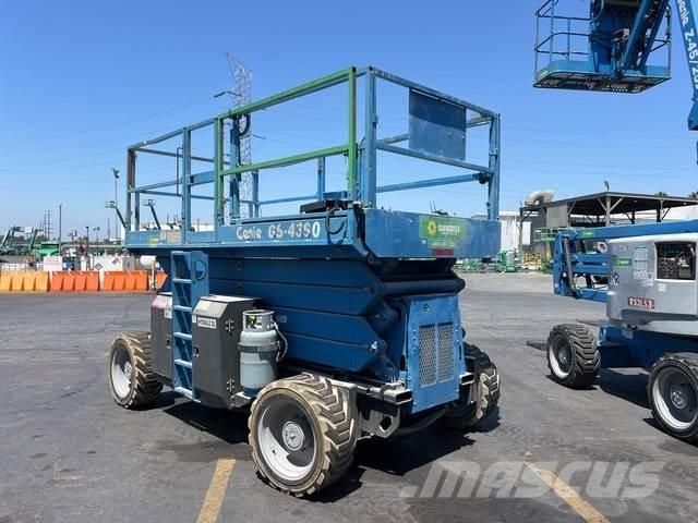 Genie GS-4390 Nůžková zvedací plošina