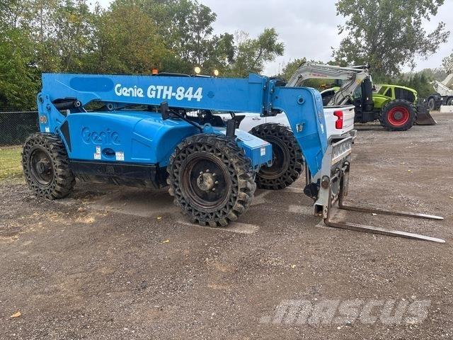Genie GTH-844 Teleskopické manipulátory