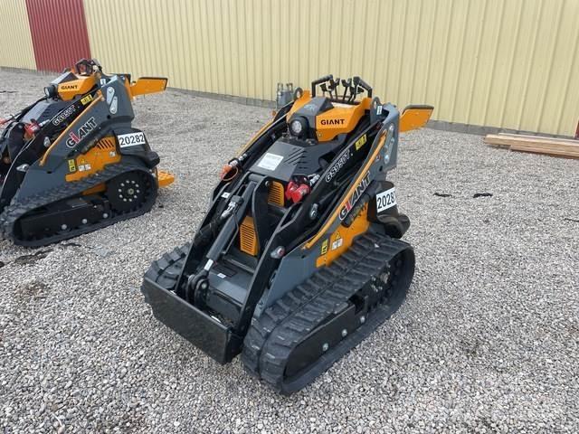 GiANT GS950T Smykem řízené nakladače