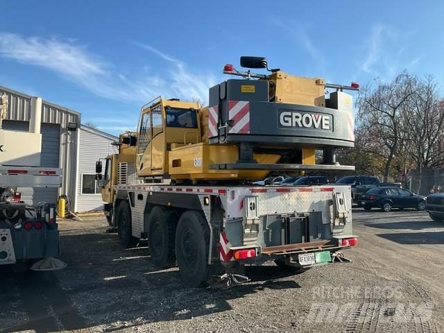Grove GMK3055 Univerzální terénní jeřáby