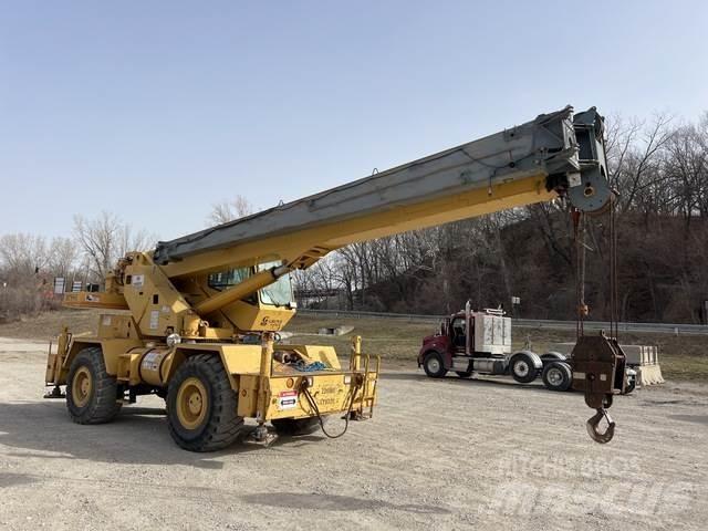 Grove RT530E Jeřáby pro těžký terén