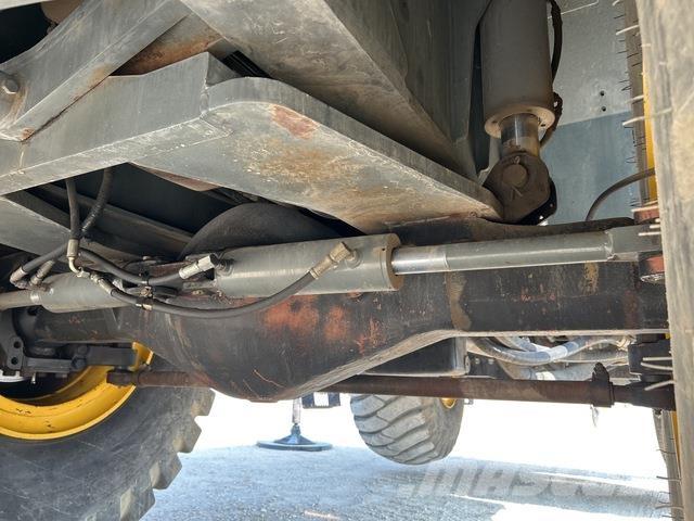 Grove RT700E Jeřáby pro těžký terén