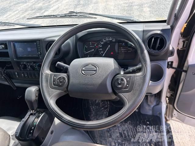Hino 300 Valníky/Sklápěcí bočnice