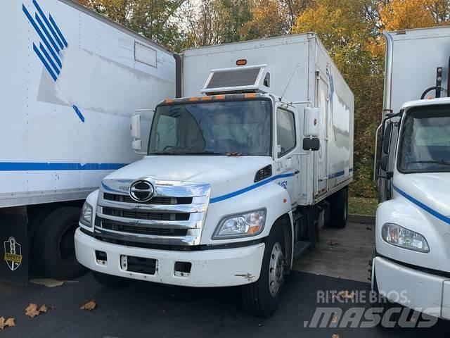 Hino 338 Skříňová nástavba