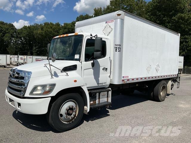 Hino 338 Skříňová nástavba