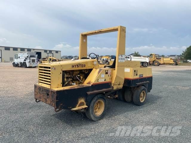 Hyster 530A Pneumatikové válce