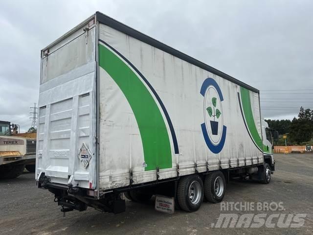 Isuzu FVR950M Zaplachtované vozy