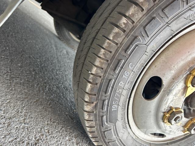 Isuzu NLR Valníky/Sklápěcí bočnice
