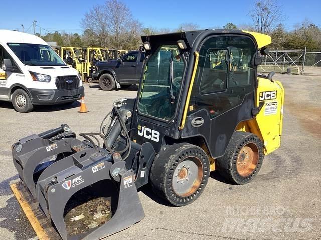 JCB 155 Smykem řízené nakladače