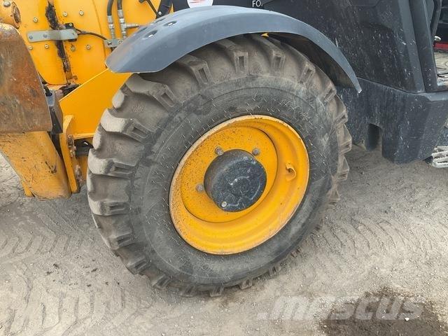 JCB 535-125 Teleskopické manipulátory