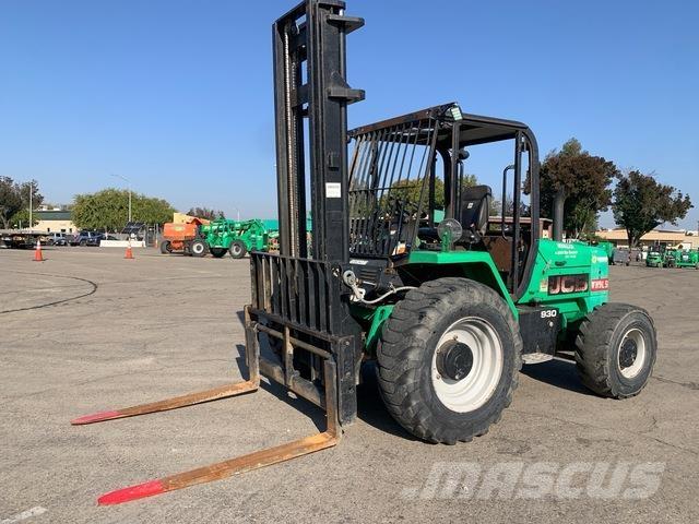 JCB 930 Terénní vysokozdvižné vozíky