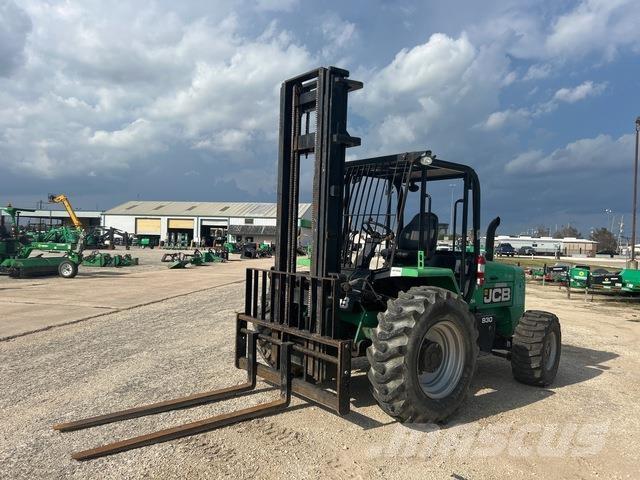 JCB 930 Terénní vysokozdvižné vozíky