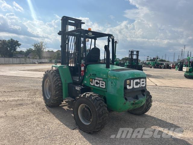 JCB 930 Terénní vysokozdvižné vozíky