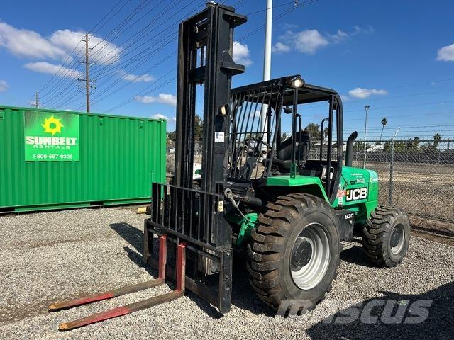 JCB 930 Terénní vysokozdvižné vozíky