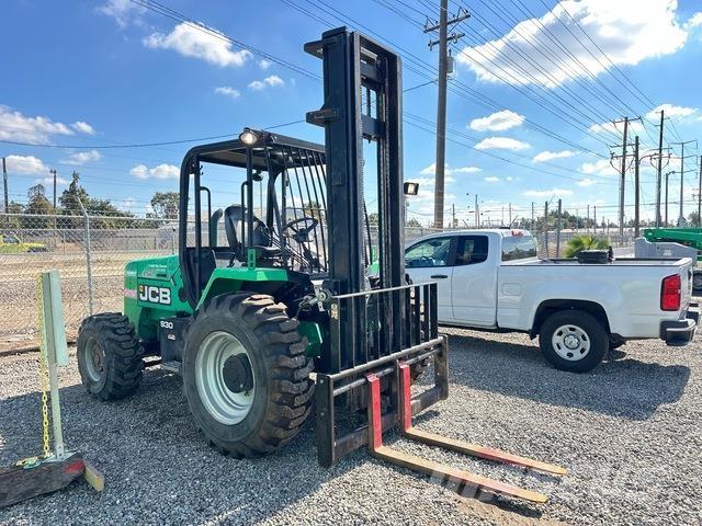 JCB 930 Terénní vysokozdvižné vozíky