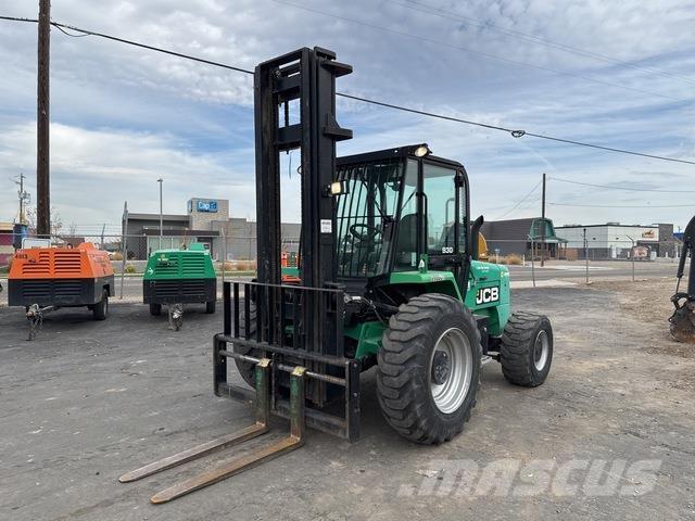 JCB 930 Terénní vysokozdvižné vozíky