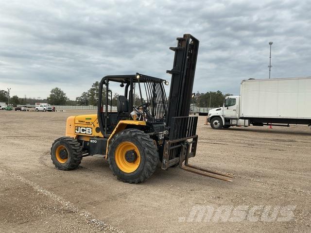 JCB 930 Terénní vysokozdvižné vozíky