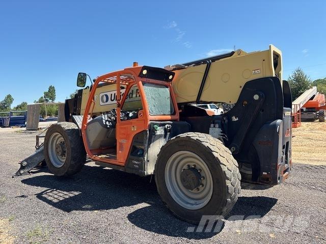JLG 1055 Teleskopické manipulátory