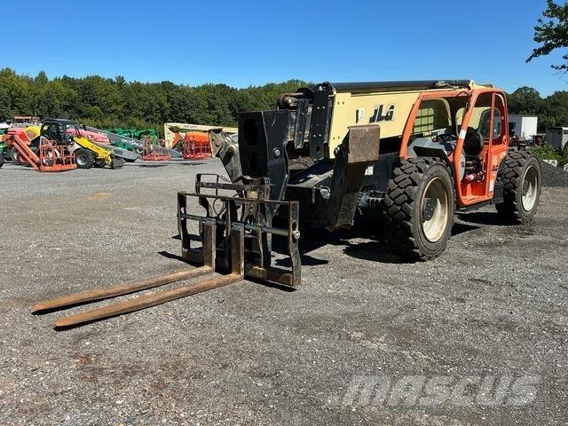 JLG 1055 Teleskopické manipulátory