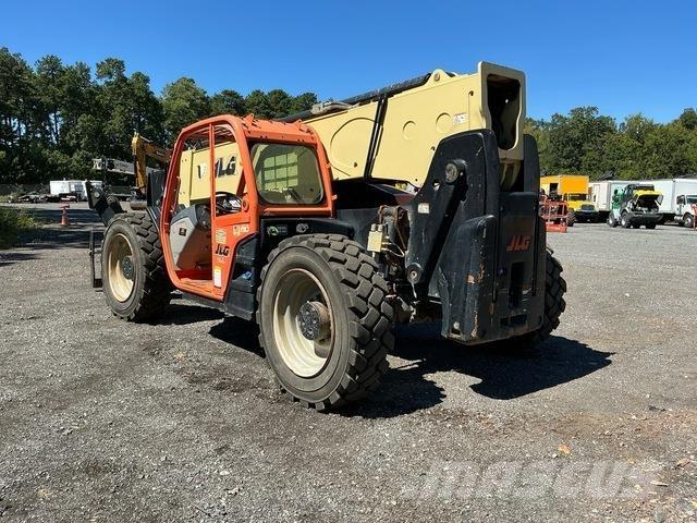 JLG 1055 Teleskopické manipulátory