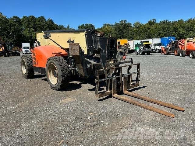 JLG 1055 Teleskopické manipulátory