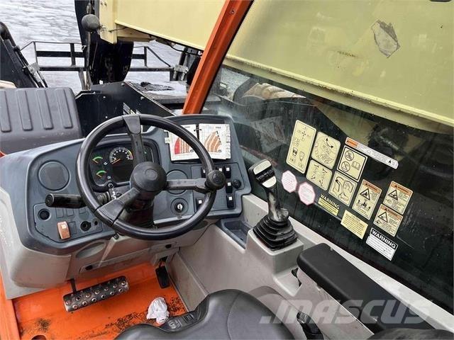JLG 1055 Teleskopické manipulátory