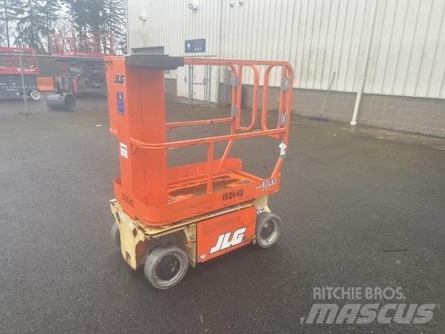 JLG 1230ES Vertikální sloupové výtahy