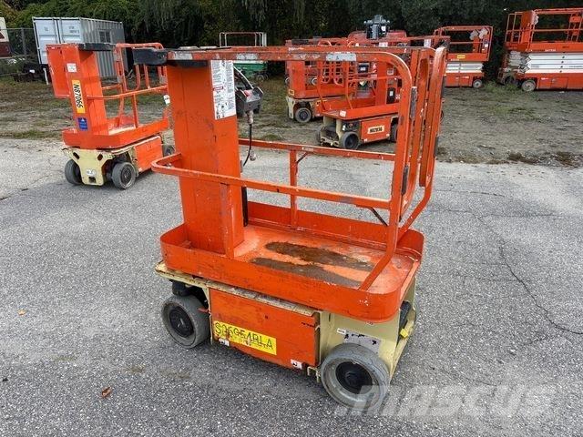 JLG 1230ES Vertikální sloupové výtahy