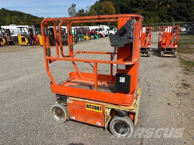 JLG 1230ES Vertikální sloupové výtahy