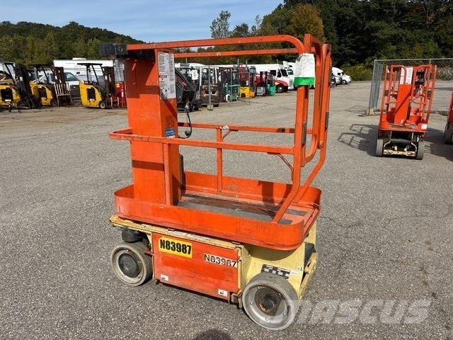 JLG 1230ES Vertikální sloupové výtahy