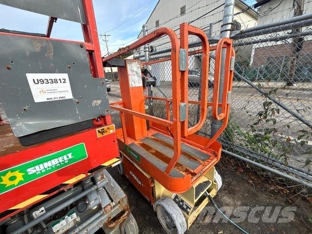 JLG 1230ES Vertikální sloupové výtahy