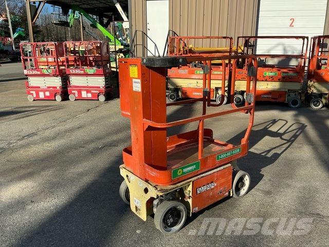 JLG 1230ES Vertikální sloupové výtahy