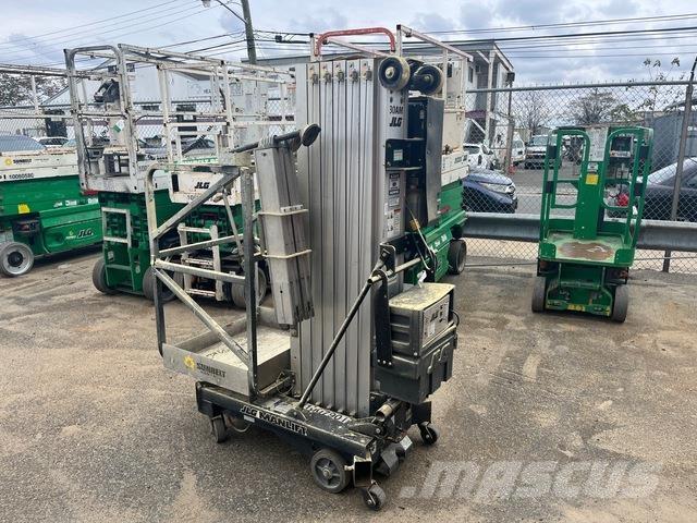 JLG 30AM Vertikální sloupové výtahy