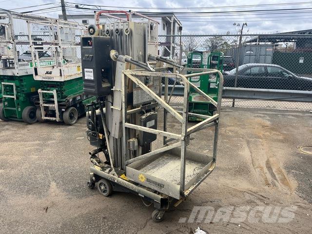 JLG 30AM Vertikální sloupové výtahy