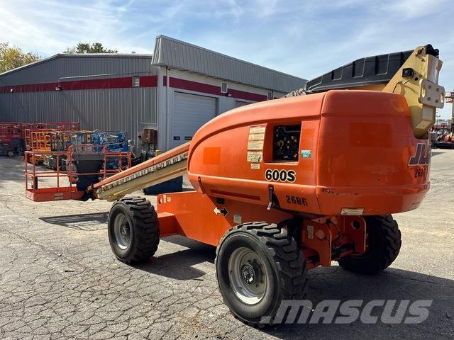 JLG 600S Teleskopické plošiny