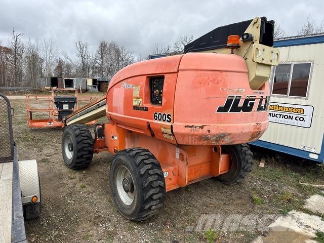 JLG 600S Teleskopické plošiny