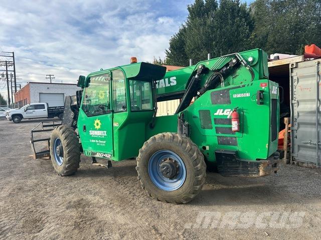 JLG 8042 Teleskopické manipulátory