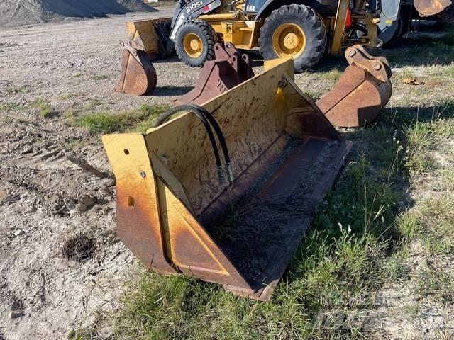 John Deere  Rýpadlo-nakladače